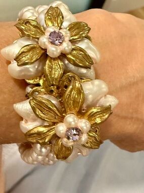 Unsigned Leru White Pearled Nugget Goldtone Vintage MCM 1957 
Coil Bracelet